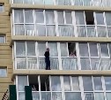 Мужчина в Южно-Сахалинске сорвался с 6 этажа