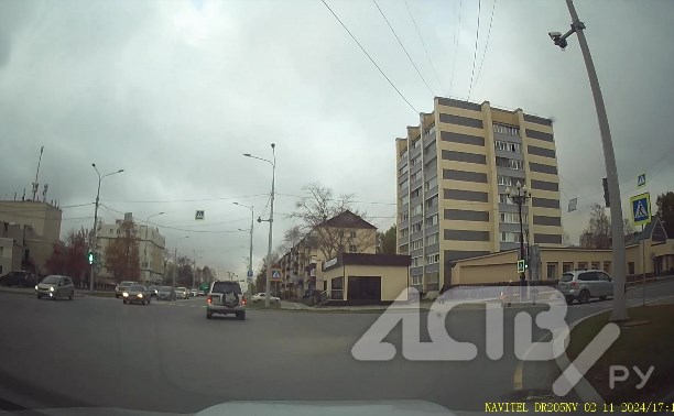 Водитель "Субару" пролетел в сантиметрах от женщины с детьми в Южно-Сахалинске