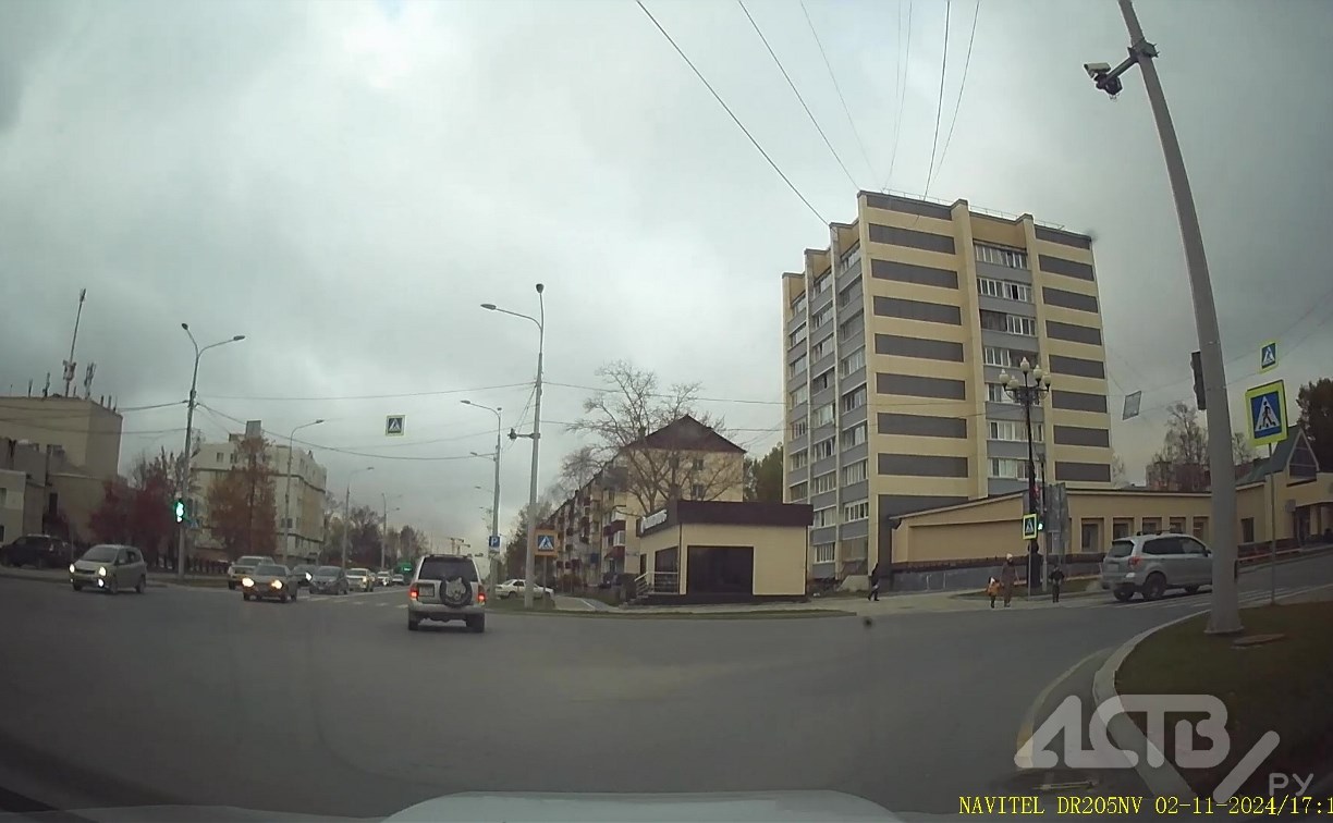 Водитель "Субару" пролетел в сантиметрах от женщины с детьми в Южно-Сахалинске Водитель "Субару" пролетел в сантиметрах от женщины с детьми в Южно-Сахалинске