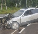 Легковая Toyota врезалась в длинномер в районе Тымовского