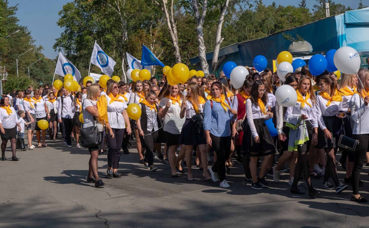 Вчерашние выпускники Сахалинской области вышли на парад студентов