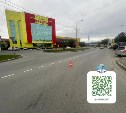 В Южно-Сахалинске водитель на "Филдере" задним ходом выезжал с парковки и сбил 70-летнюю женщину