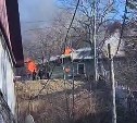В Корсакове из горящего дома эвакуировались жильцы