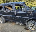 Микроавтобус опрокинулся в кювет в Долинском районе