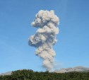 Вулкан Эбеко на Парамушире продолжает активничать