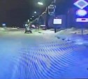 На Сахалине пьяный на снегоходе решил скрыться от ГАИ и врезался в припаркованный автомобиль