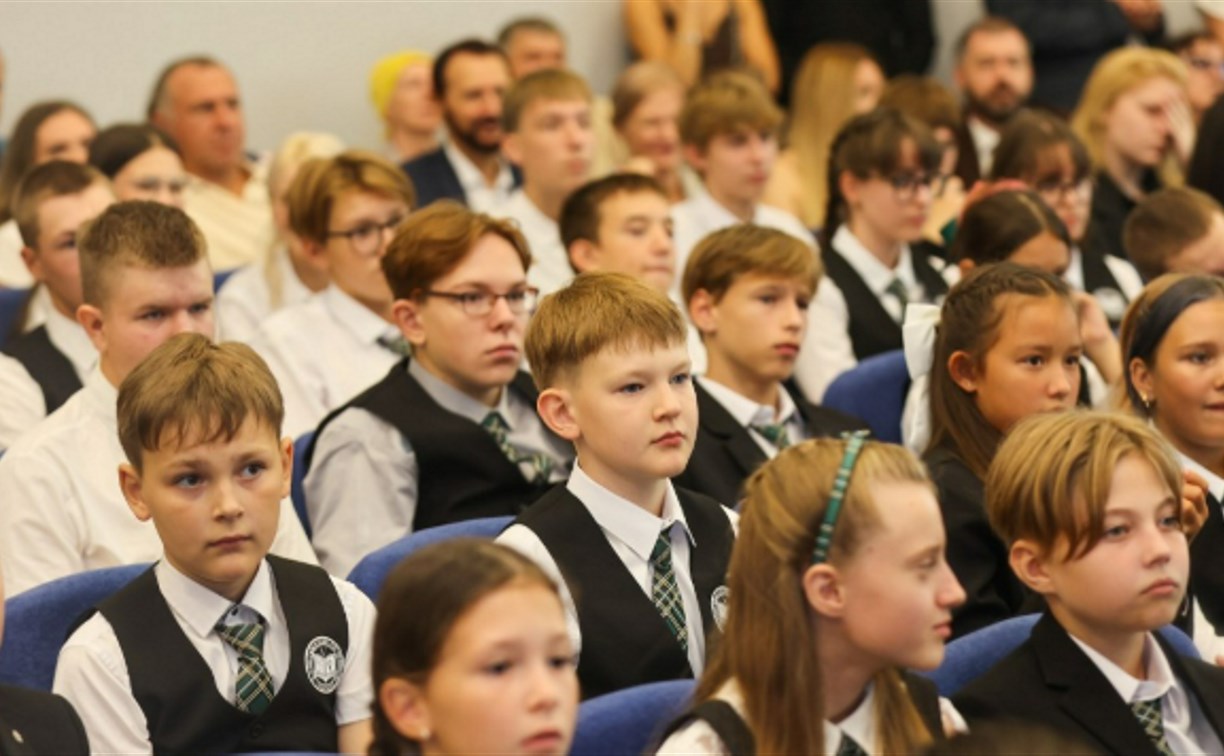 Сахалинским родителям и учителям предлагают рассказать о проблемах в школах