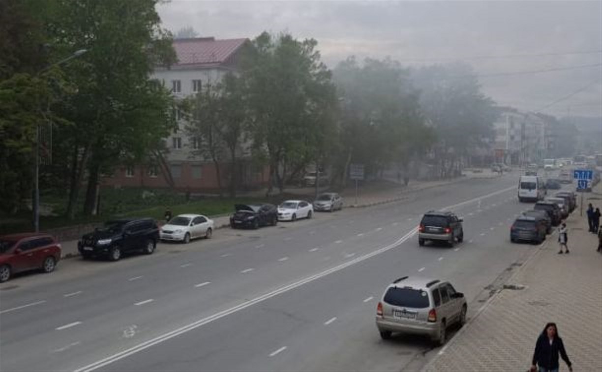 Жители Южно-Сахалинска сообщают о сильном задымлении в районе "Малыша" 