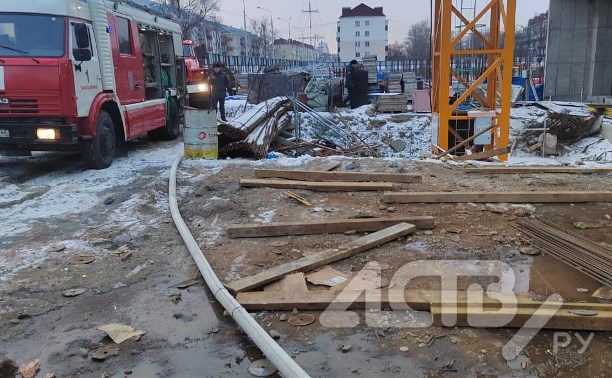 Пожар произошёл на стройке в Южно-Сахалинске