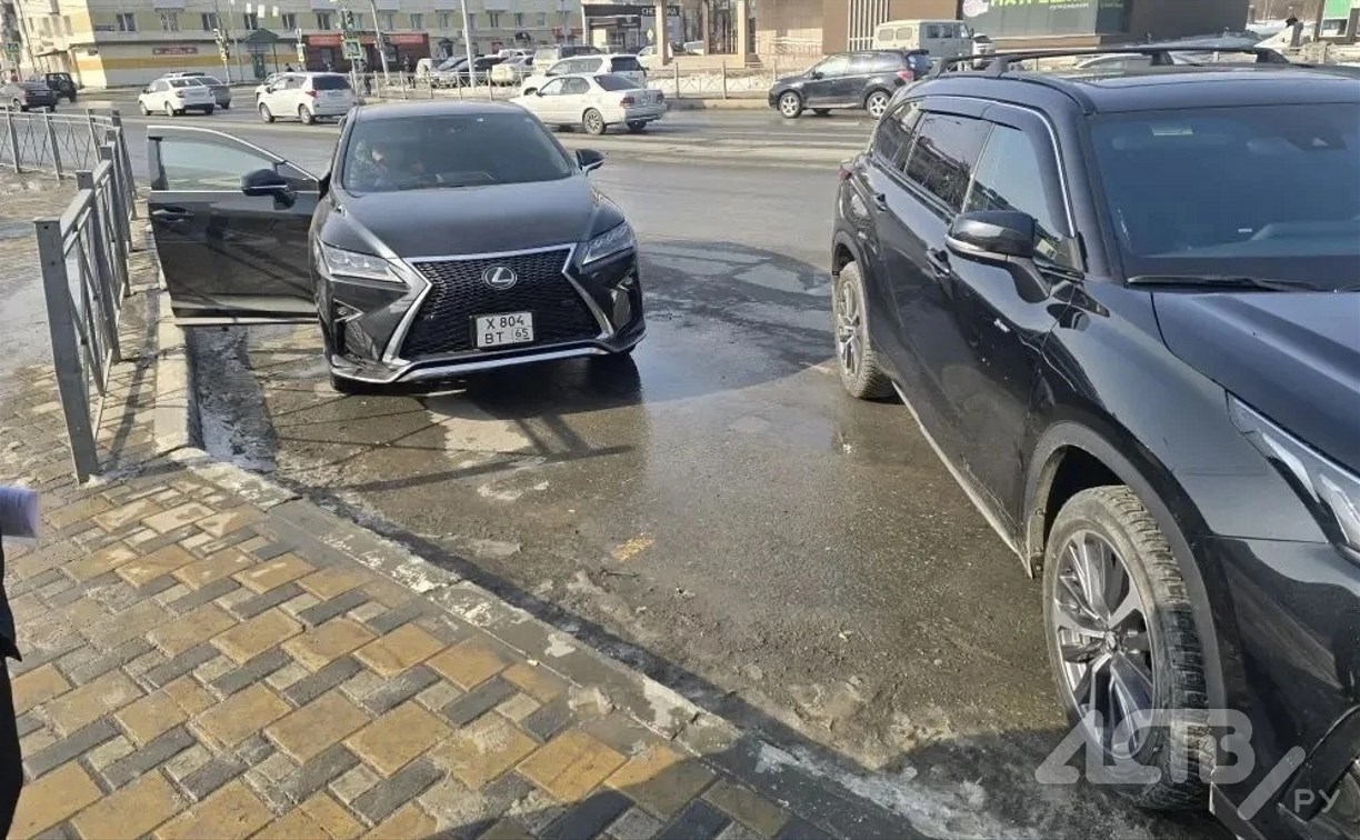 Очевидцев ДТП на перекрёстке Сахалинской и Железнодорожной ищут в Южно-Сахалинске