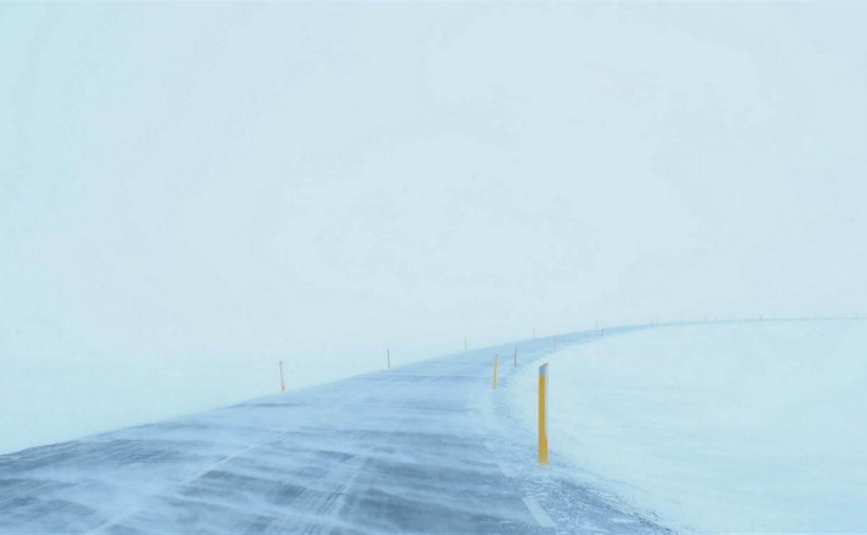 Из-за непогоды в Сахалинской области ограничили движение транспорта