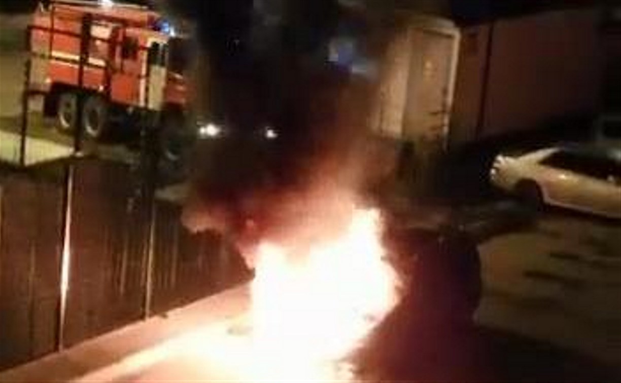 В Невельске сгорел автомобиль