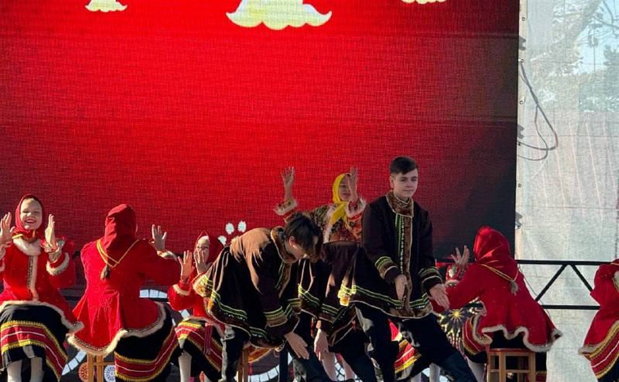 Праздник "День красной рябины" отметили в Южно-Сахалинске 