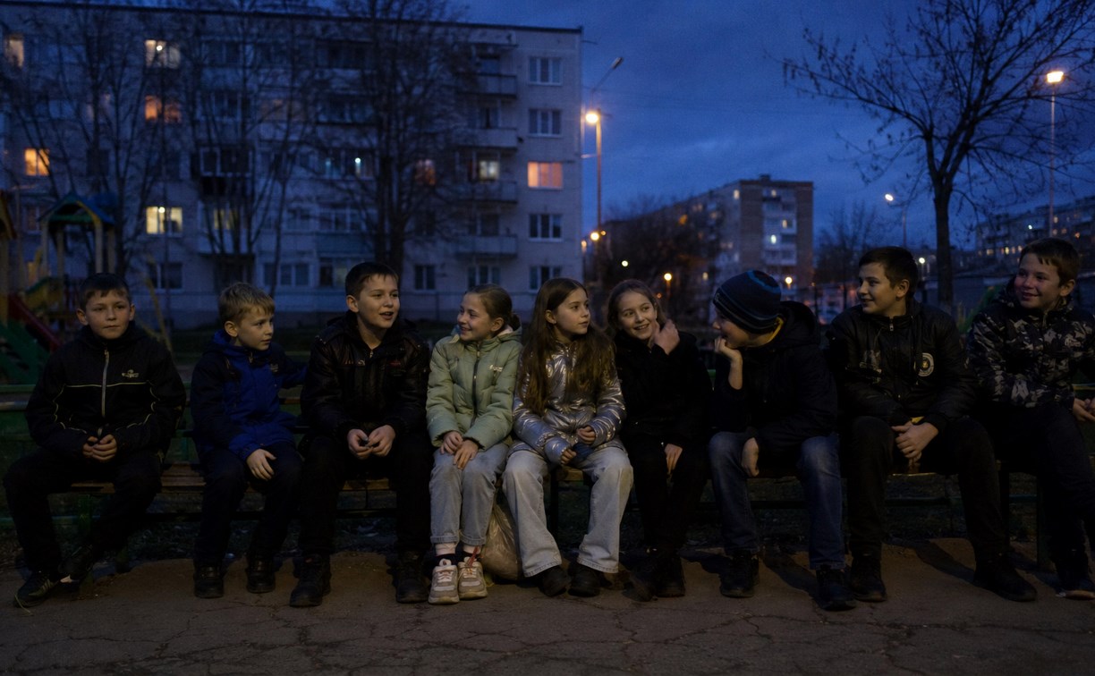Сахалинцам напомнили о летнем "комендантском часе" для детей