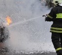 В Тымовском районе пожарные спасли человека из загоревшегося автомобиля