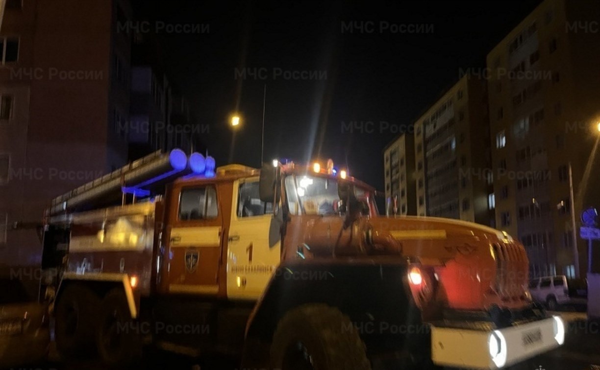 Уголь тлел в кузове грузовика в Макарове