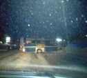Легковой автомобиль врезался в автобус в Долинске