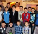 Президент футбольного клуба «Сахалин» Андрей Икрамов поздравил воспитанников детской спортшколы