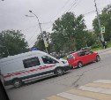 В центре Южно-Сахалинска столкнулись четыре автомобиля
