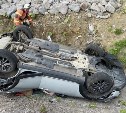 Появились фото аварии с перевернувшимся автомобилем в Курильском районе