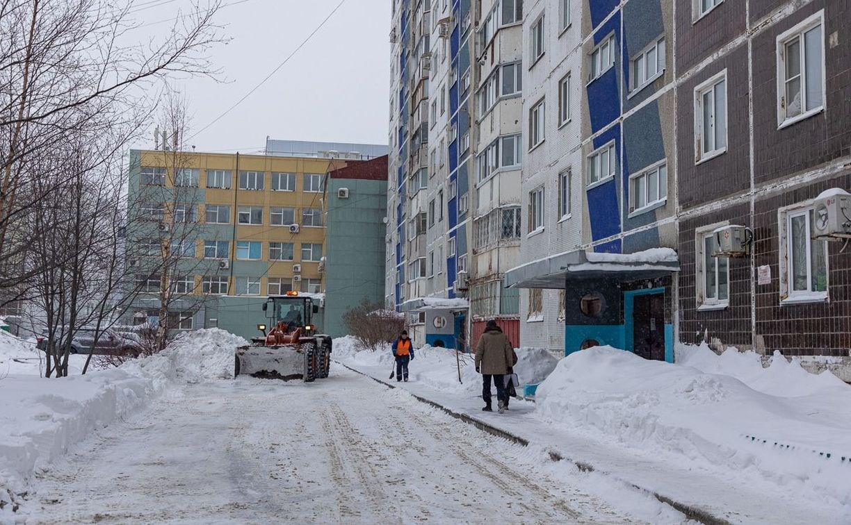 В Южно-Сахалинске две управляйки поймали на плохой расчистке снега