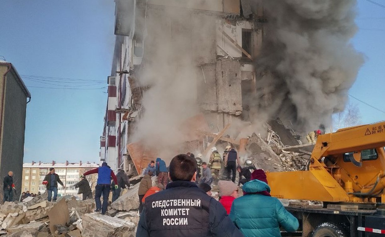 По факту взрыва в жилом доме на Сахалине возбудили уголовное дело по двум статьям