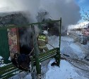 Жилой дом загорелся в Александровске-Сахалинском - МЧС публикует фото с места