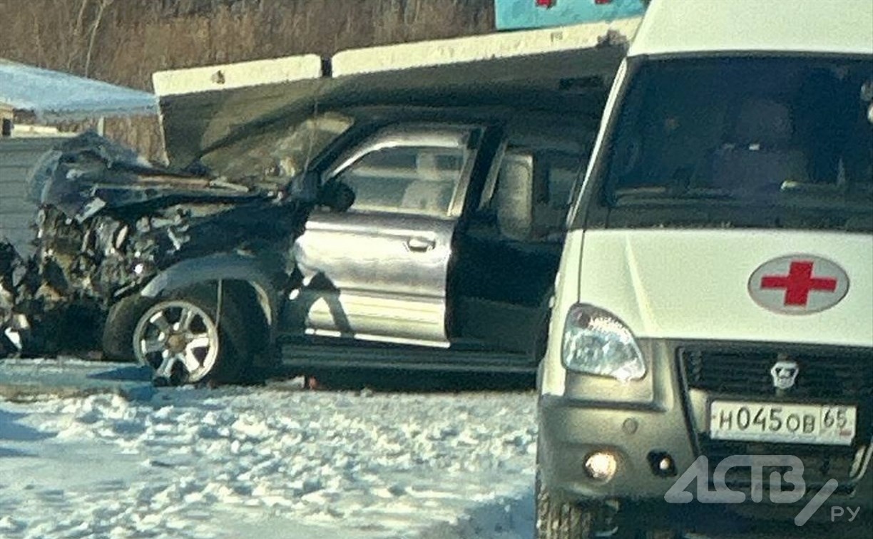Водитель внедорожника в состоянии средней тяжести после ДТП с остановкой в Дачном