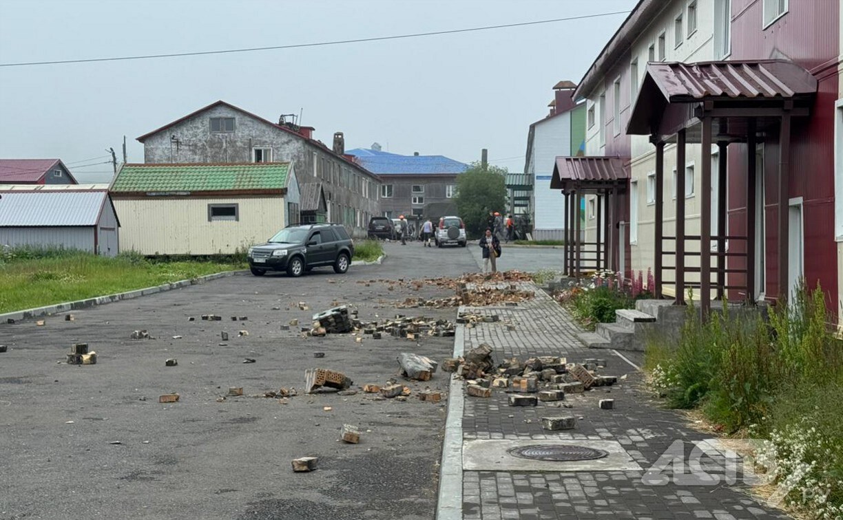 Житель Северо-Курильска показал эвакуированный город после землетрясения