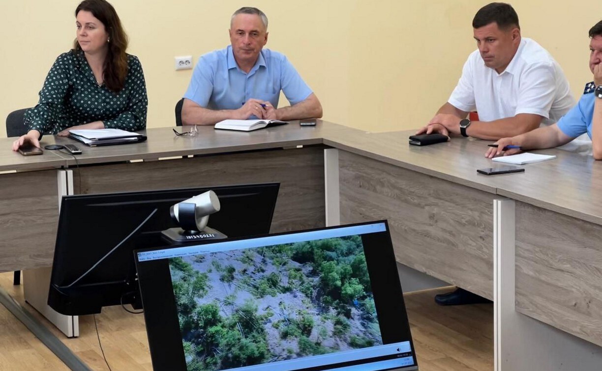 Оползень перекрыл русло реки Лютоги на Сахалине