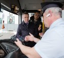 В автобусах Южно-Сахалинска продолжают избавляться от мелочи