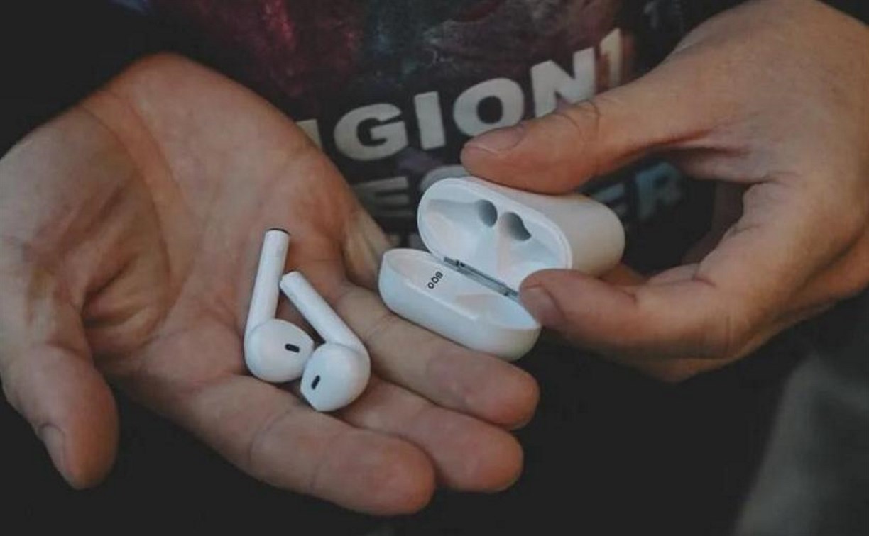 На Сахалине 15-летний подросток ждет суда за кражу наушников из спальни знакомой 