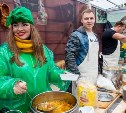 Продавцы осенней ярмарки в Южно-Сахалинске устроили для горожан бесплатную дегустацию
