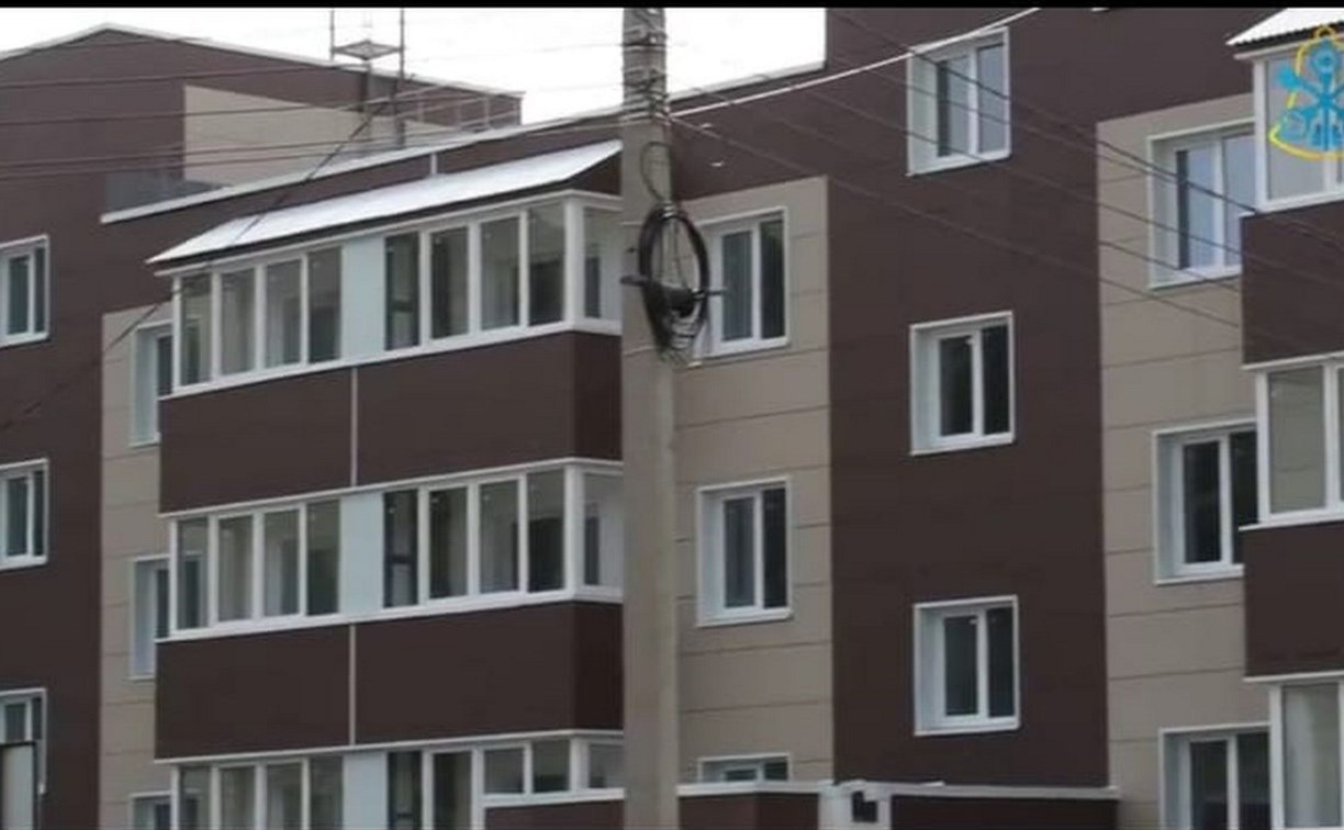 В селе Корсаковского района в октябре заселят в новостройку переселенцев из аварийного жилья 