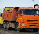 В Южно-Сахалинске "переобуют" 55 спецмашин, убирающих дороги