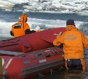 Сахалинские спасатели израсходовали зимний лимит топлива на эвакуацию рыбаков