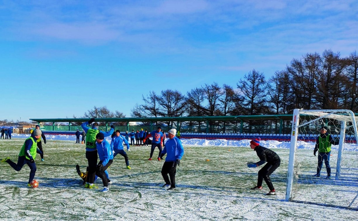 Победителей зимнего чемпионата по футболу выберут в Корсакове 16 января