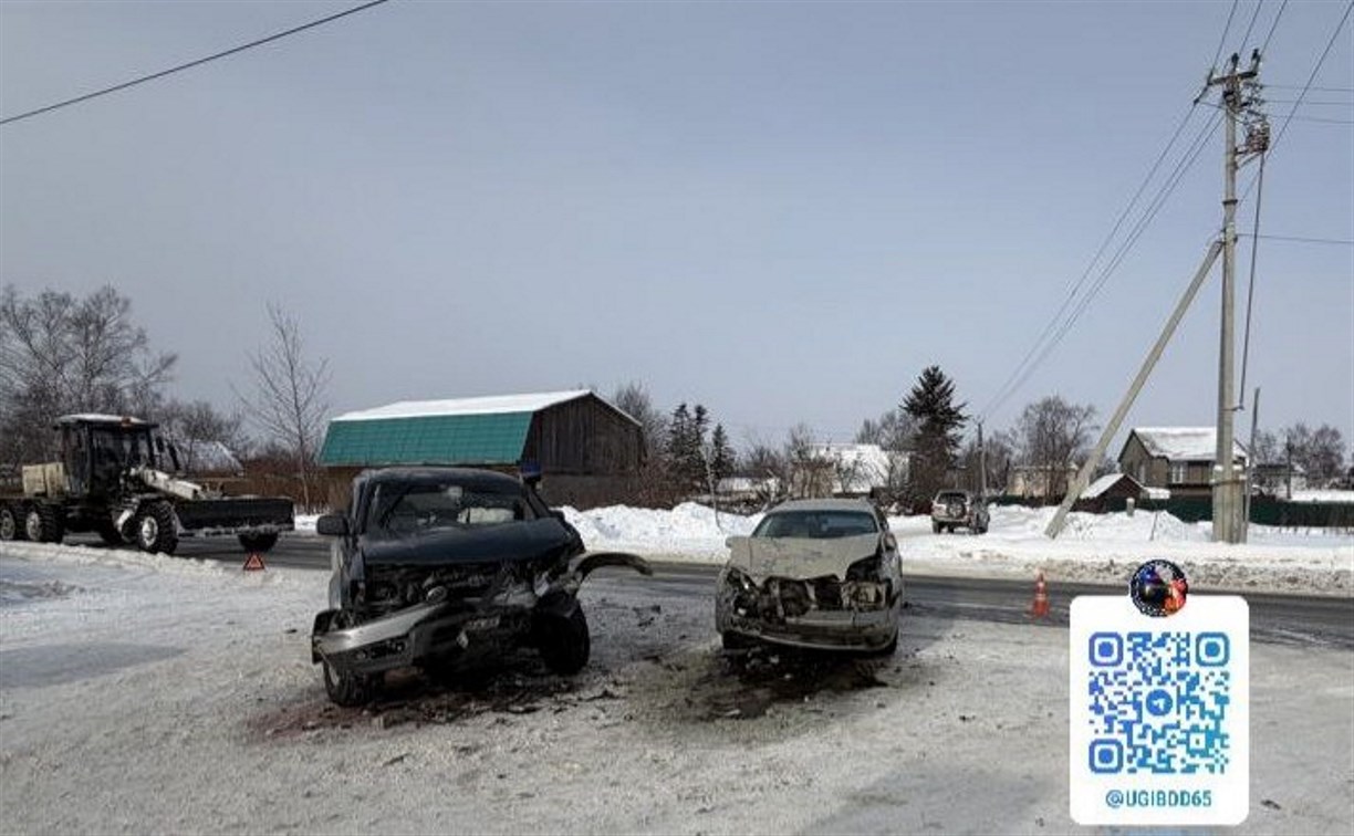 В Южно-Сахалинске из-за маневра водителя "Субару" в ДТП пострадал ребенок