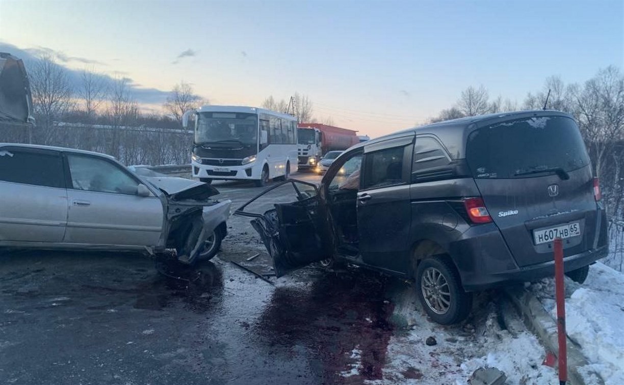 Смертельное ДТП на Сахалине: в аварии погибла женщина-пассажир Toyota Sprinter