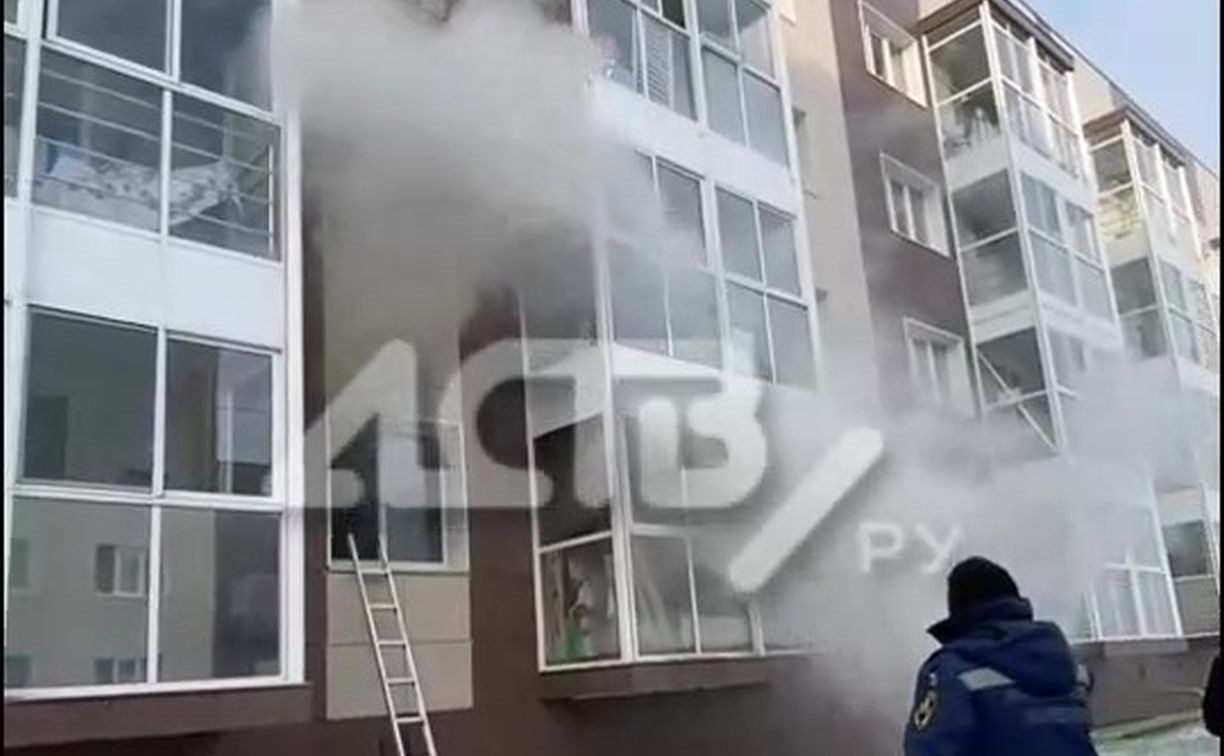 Появилось видео с места тушения крупного пожара в Новотроицком