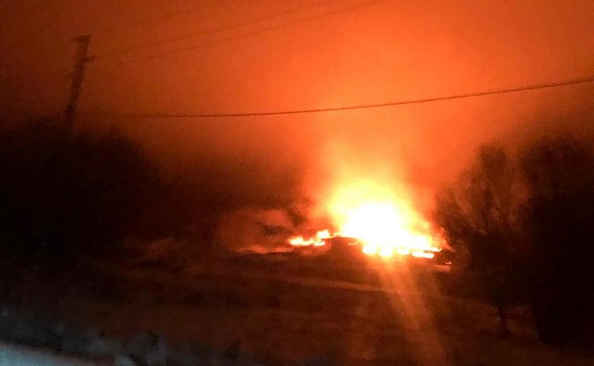 Ферма горит в Холмском районе