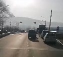 Неработающий железнодорожный светофор собрал утреннюю пробку в Южно-Сахалинске