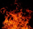 Огонь уничтожил 100 квадратных метров хозпостройки в Корсаковском районе