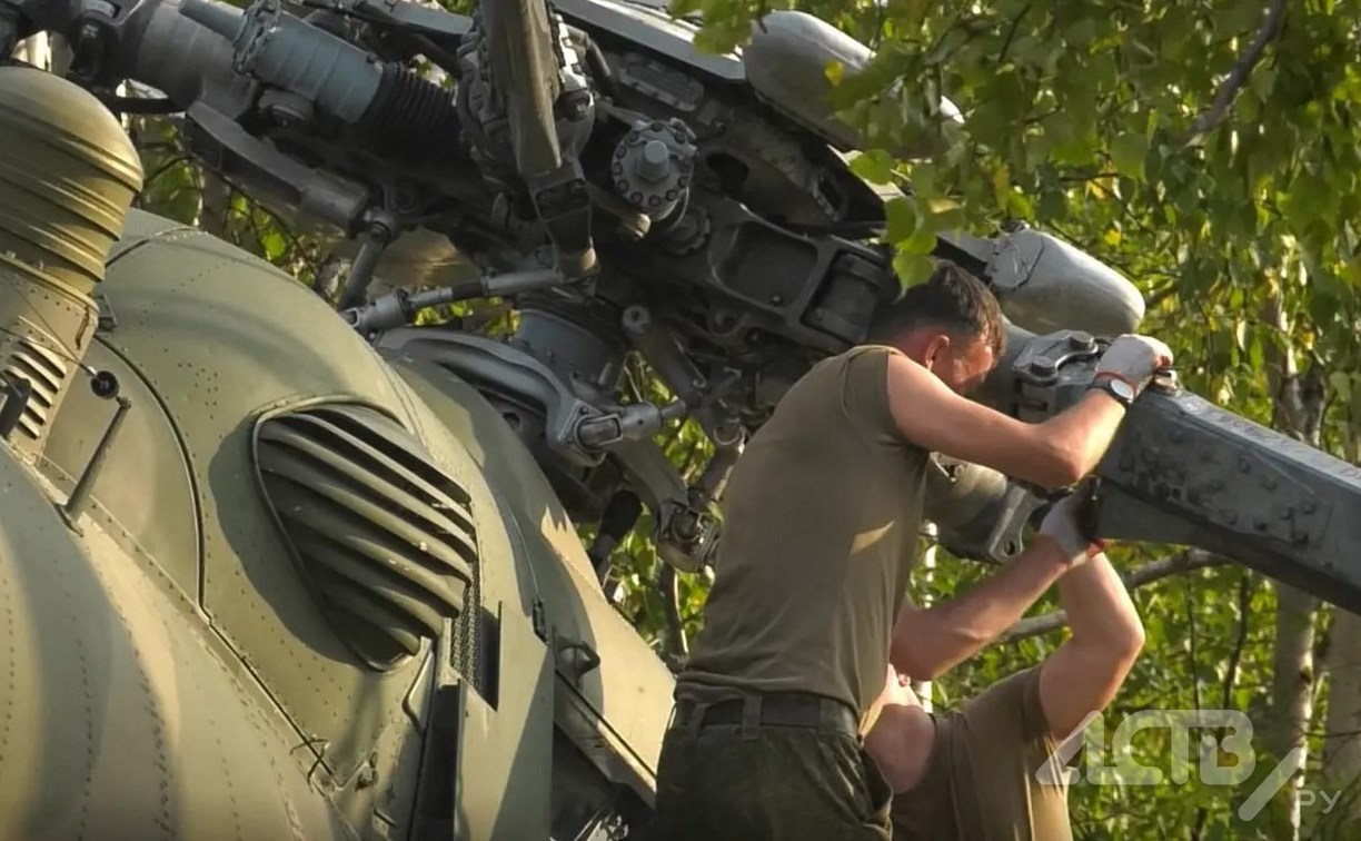 "Лопасти разобрали перед эвакуацией": astv.ru побывал на месте экстремальной посадки вертолёта на Сахалине