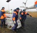 Совместная тренировка по установке вертолетного медицинского модуля прошла в Южно-Сахалинске (ФОТО)