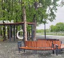В анивском парке "Заречье" звучат динамики, а за происходящим следят камеры