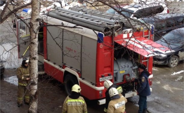 Пожар в подвале жилого дома в Южно-Сахалинске Пожар в подвале жилого дома в Южно-Сахалинске