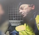 На Сахалине пьяный водитель пытался скрыться от полиции: его остановили выстрелами по колёсам