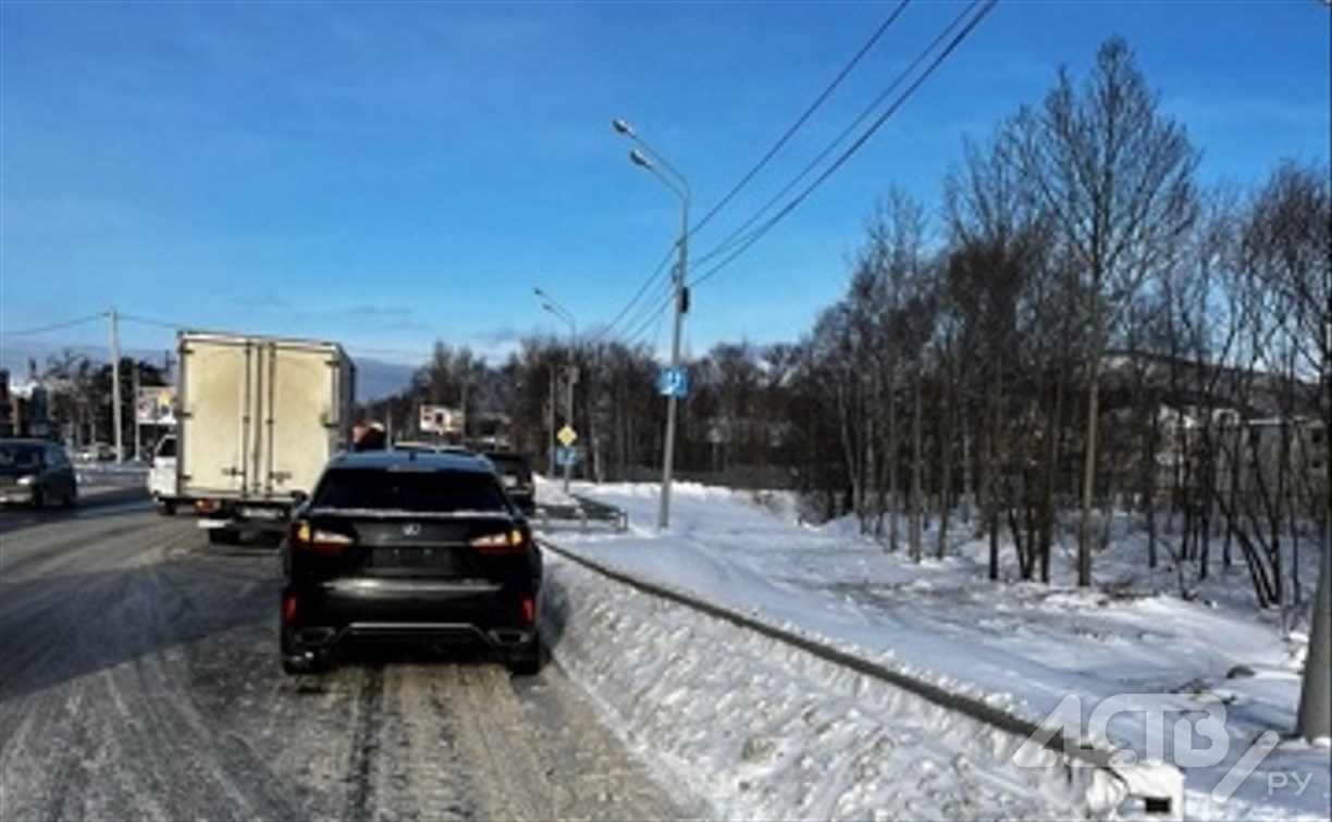 Очевидцев столкновения Lexus RX350 и Hyundai ищут в Южно-Сахалинске