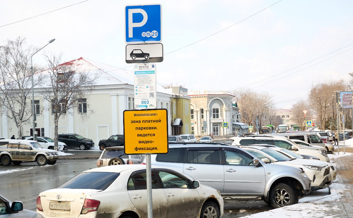 В Южно-Сахалинске платные парковки начали разгружать центр